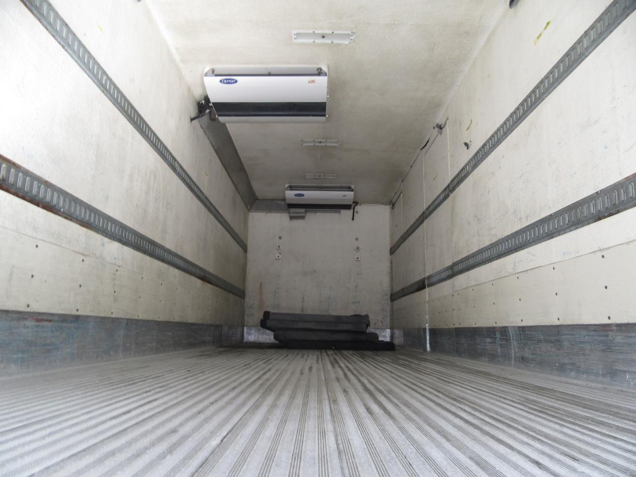 2019 Freightliner M2-106 26FT TANDEM CARRIER SUPRA 950 REEFER SYSTEM Photo