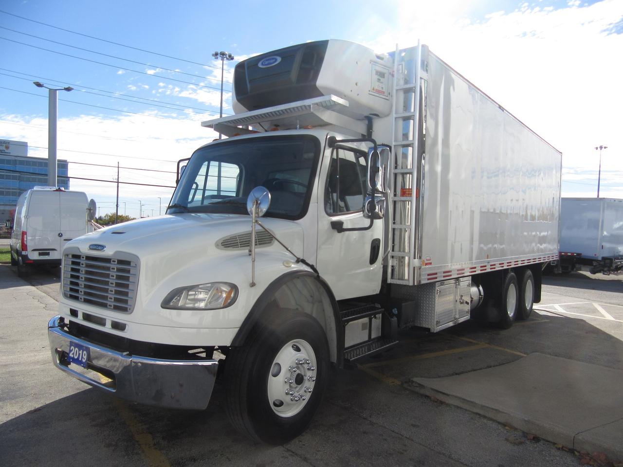 2019 Freightliner M2-106 26FT TANDEM CARRIER SUPRA 950 REEFER SYSTEM Photo