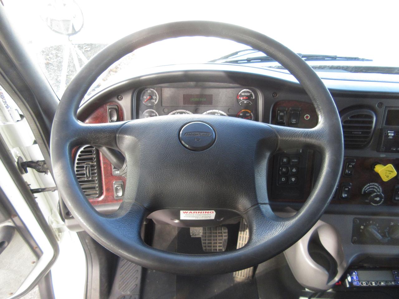 2019 Freightliner M2-106 26FT TANDEM CARRIER SUPRA 950 REEFER SYSTEM Photo