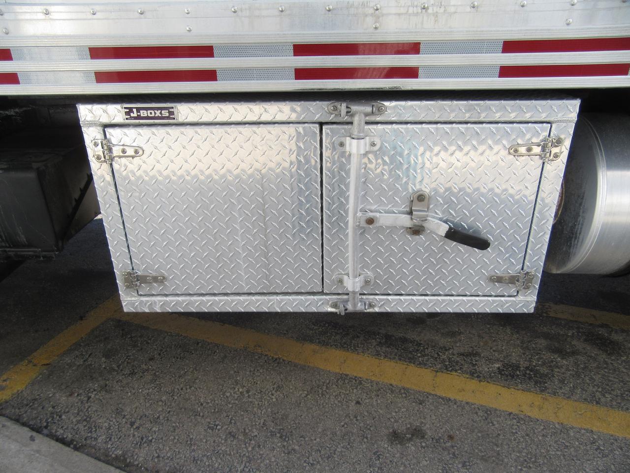 2019 Freightliner M2-106 26FT TANDEM CARRIER SUPRA 950 REEFER SYSTEM Photo