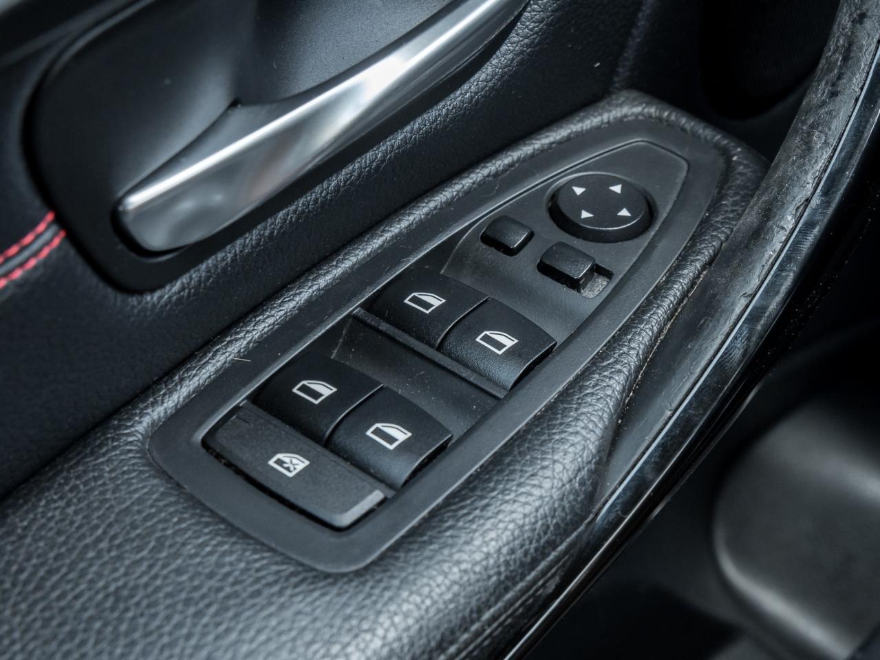 2014 BMW 3 Series 320i xDrive AWD -Sport PKG-Tech PKG-Cold Weather P Photo