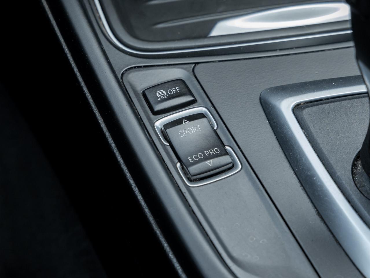 2014 BMW 3 Series 320i xDrive AWD -Sport PKG-Tech PKG-Cold Weather P Photo