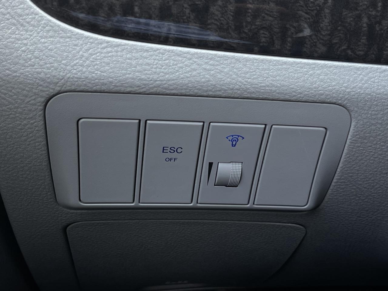 2009 Hyundai Santa Fe GL 5SPD   Steering Controls   Power Windows   Powe Photo