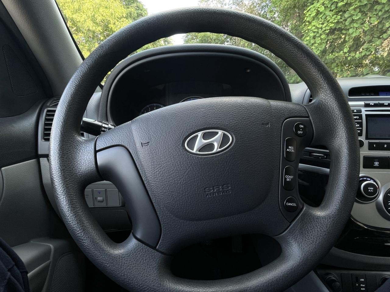 2009 Hyundai Santa Fe GL 5SPD   Steering Controls   Power Windows   Powe Photo