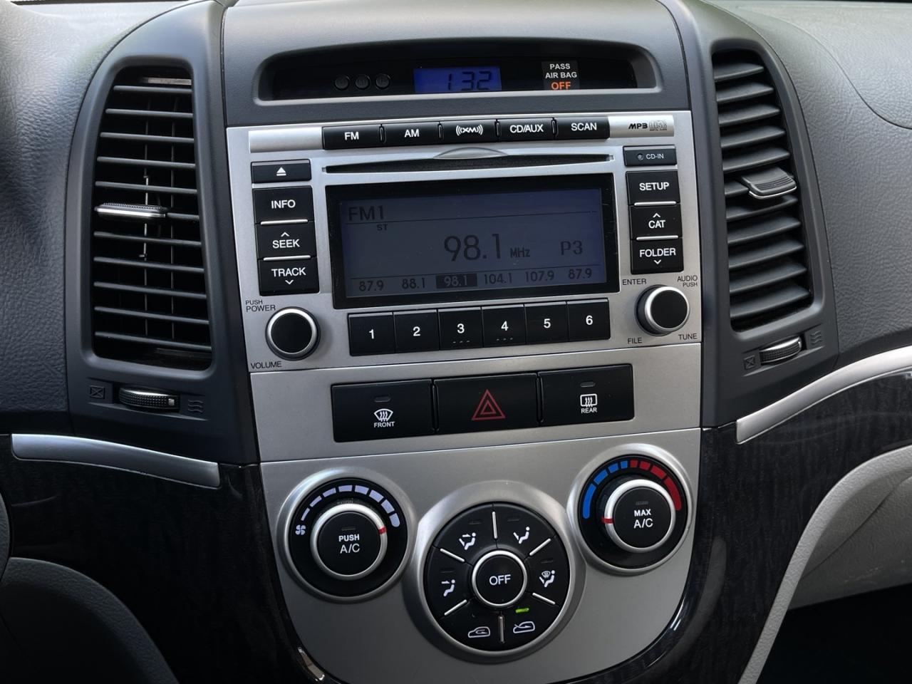 2009 Hyundai Santa Fe GL 5SPD   Steering Controls   Power Windows   Powe Photo