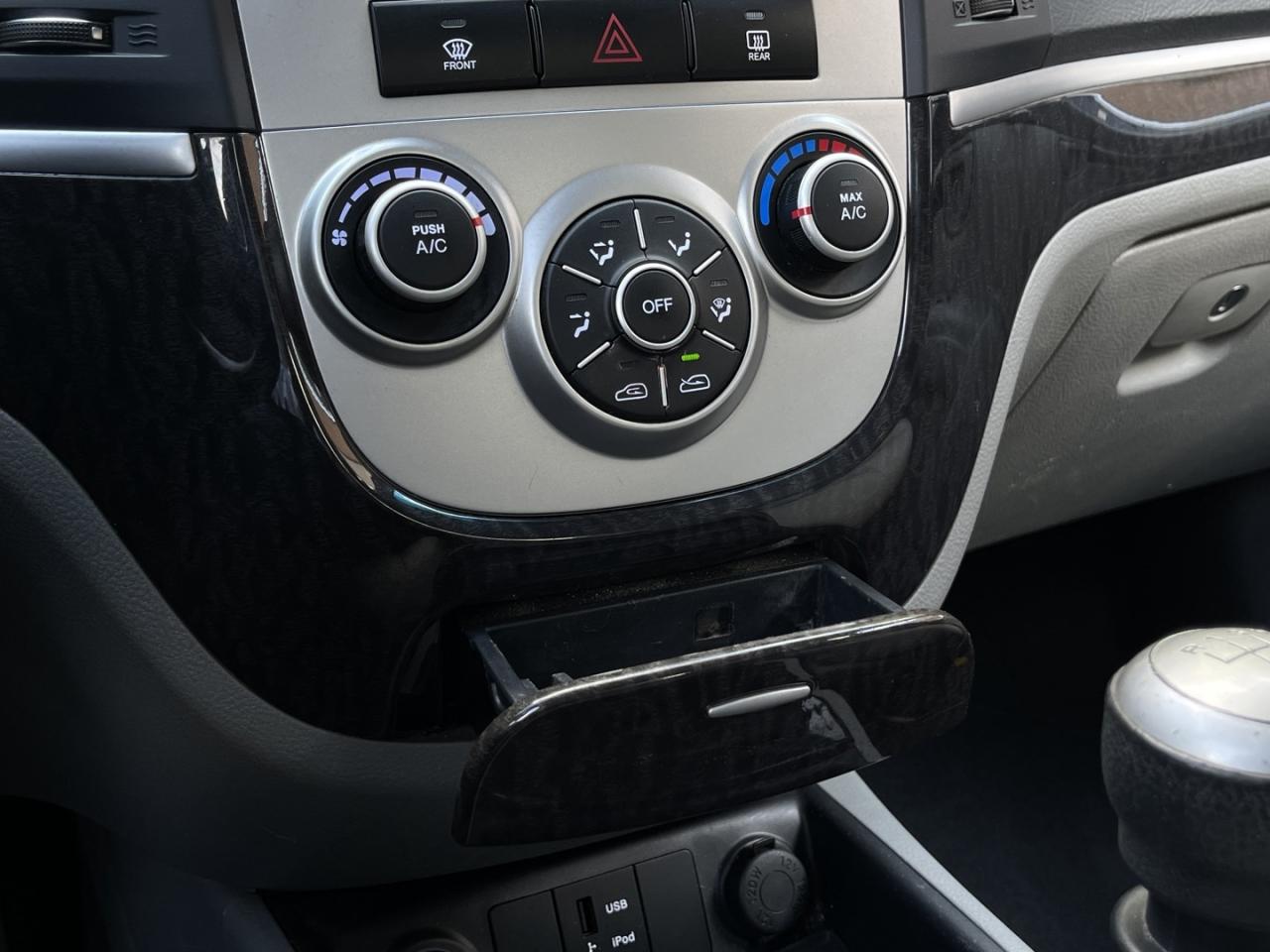 2009 Hyundai Santa Fe GL 5SPD   Steering Controls   Power Windows   Powe Photo