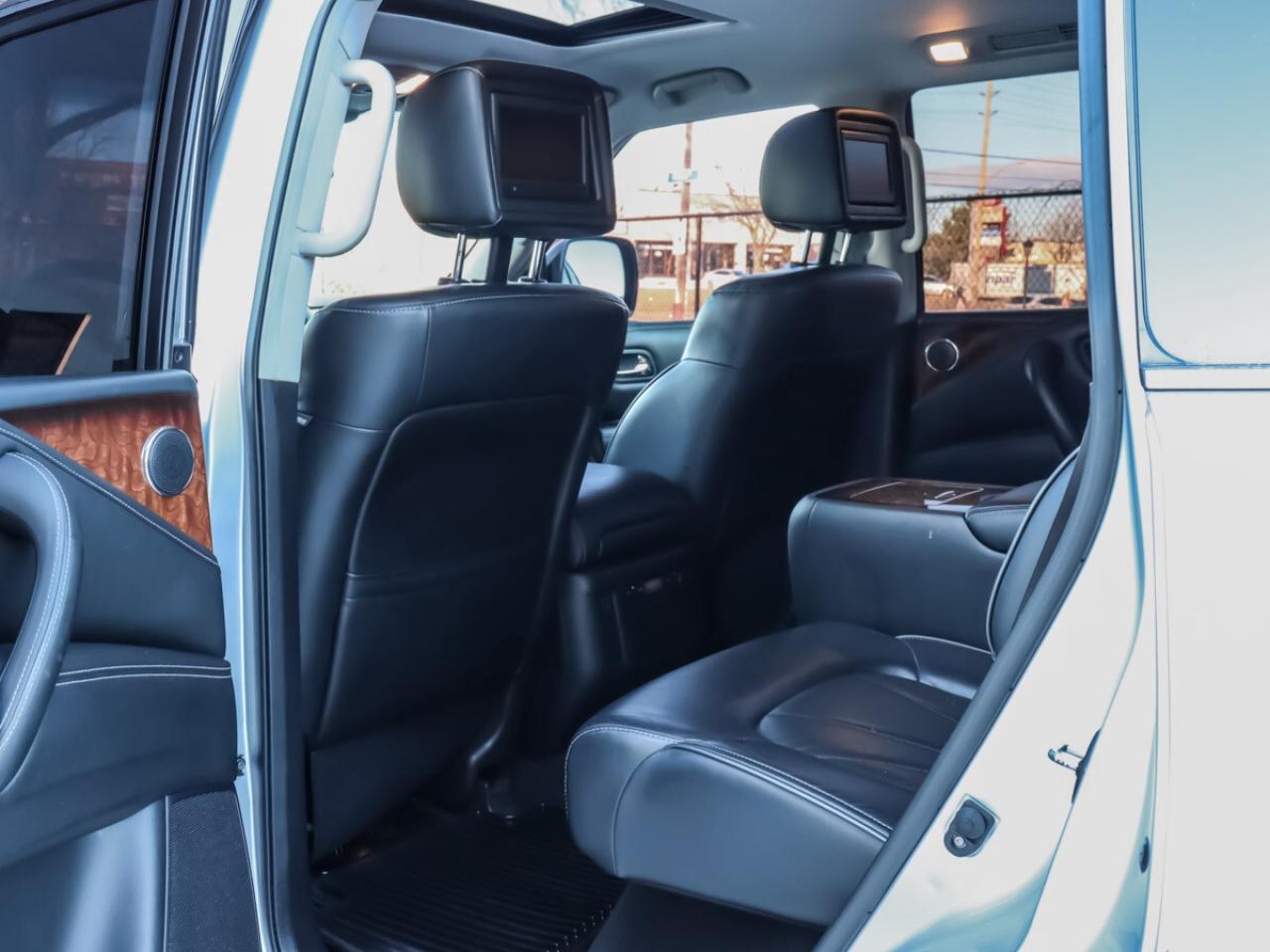 2015 Infiniti QX80 4WD 7-Passenger Photo