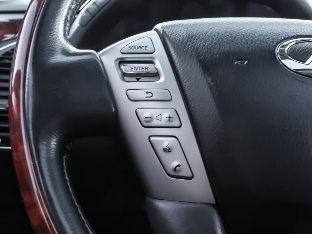 2015 Infiniti QX80 4WD 7-Passenger Photo