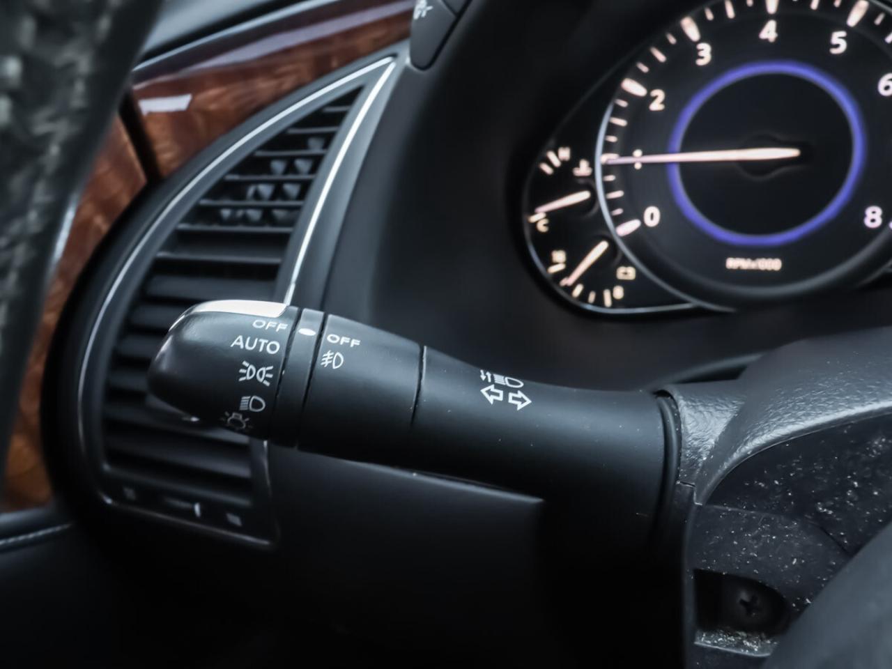 2015 Infiniti QX80 4WD 7-Passenger Photo