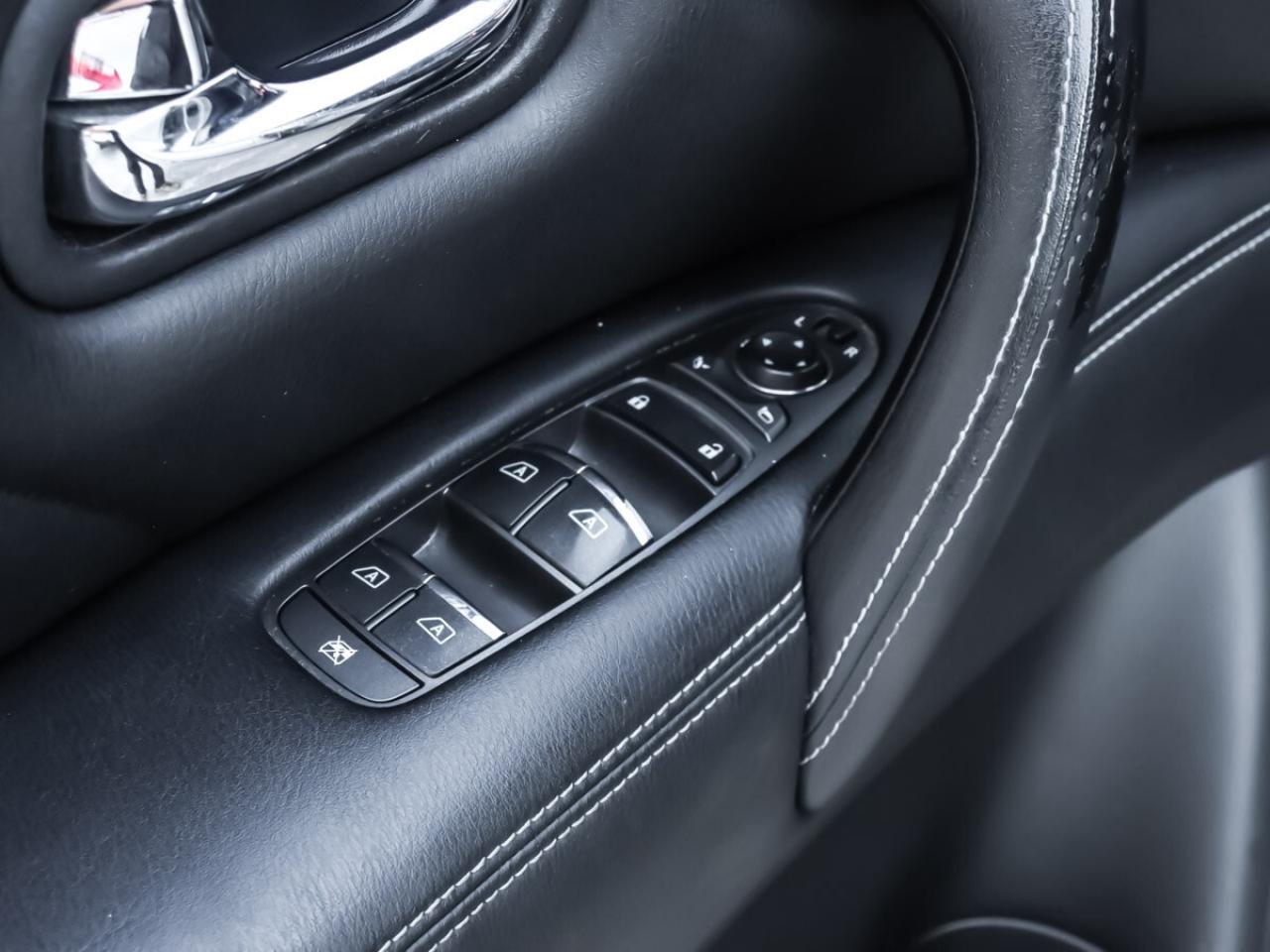 2015 Infiniti QX80 4WD 7-Passenger Photo