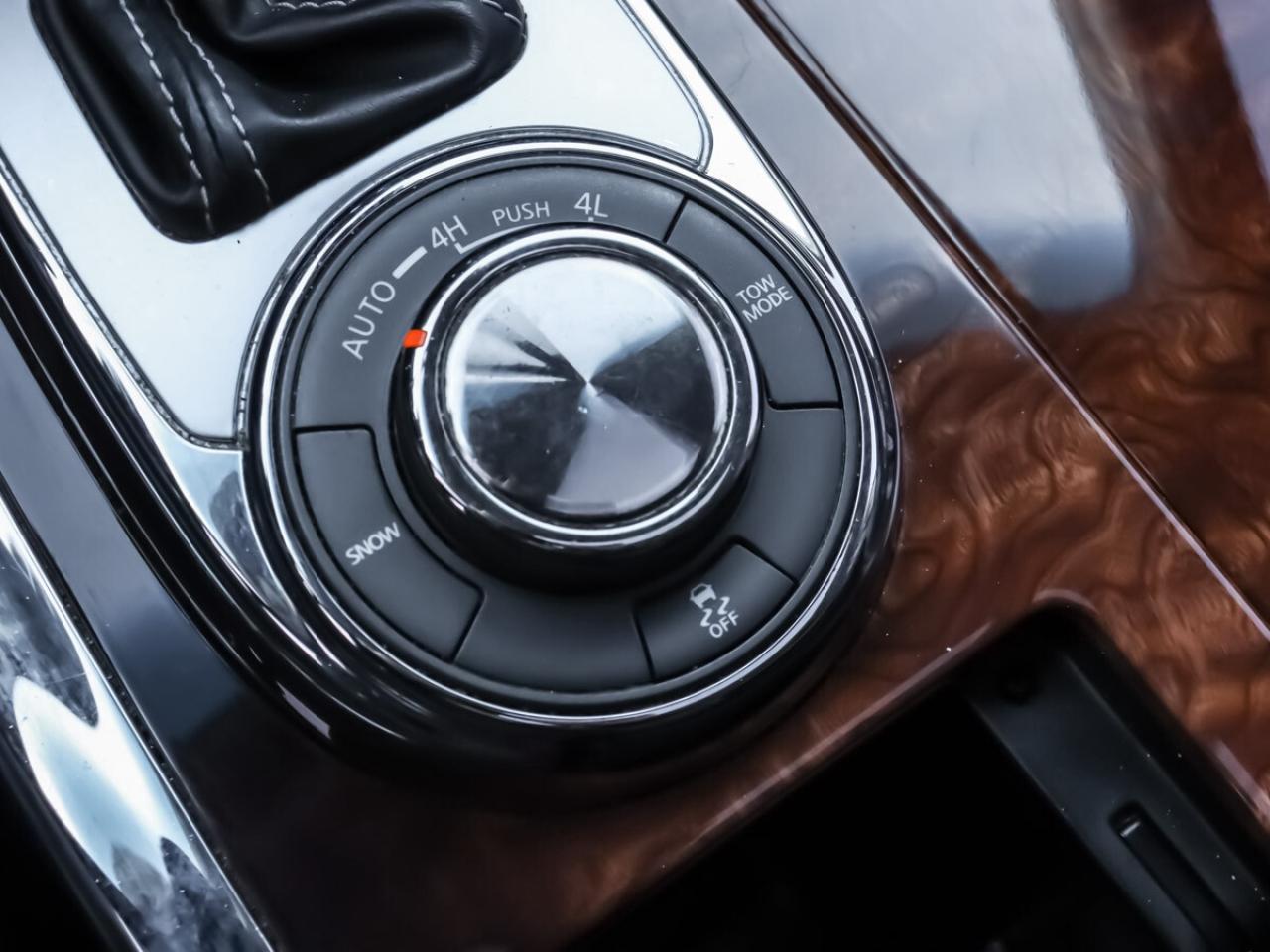 2015 Infiniti QX80 4WD 7-Passenger Photo