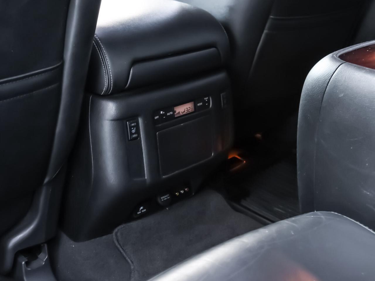 2015 Infiniti QX80 4WD 7-Passenger Photo