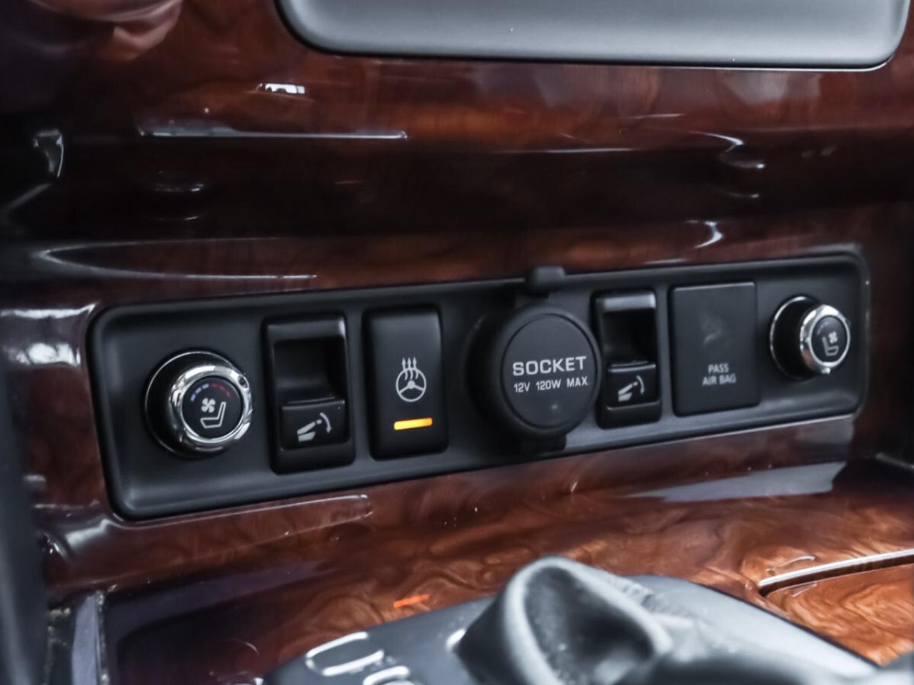 2015 Infiniti QX80 4WD 7-Passenger Photo