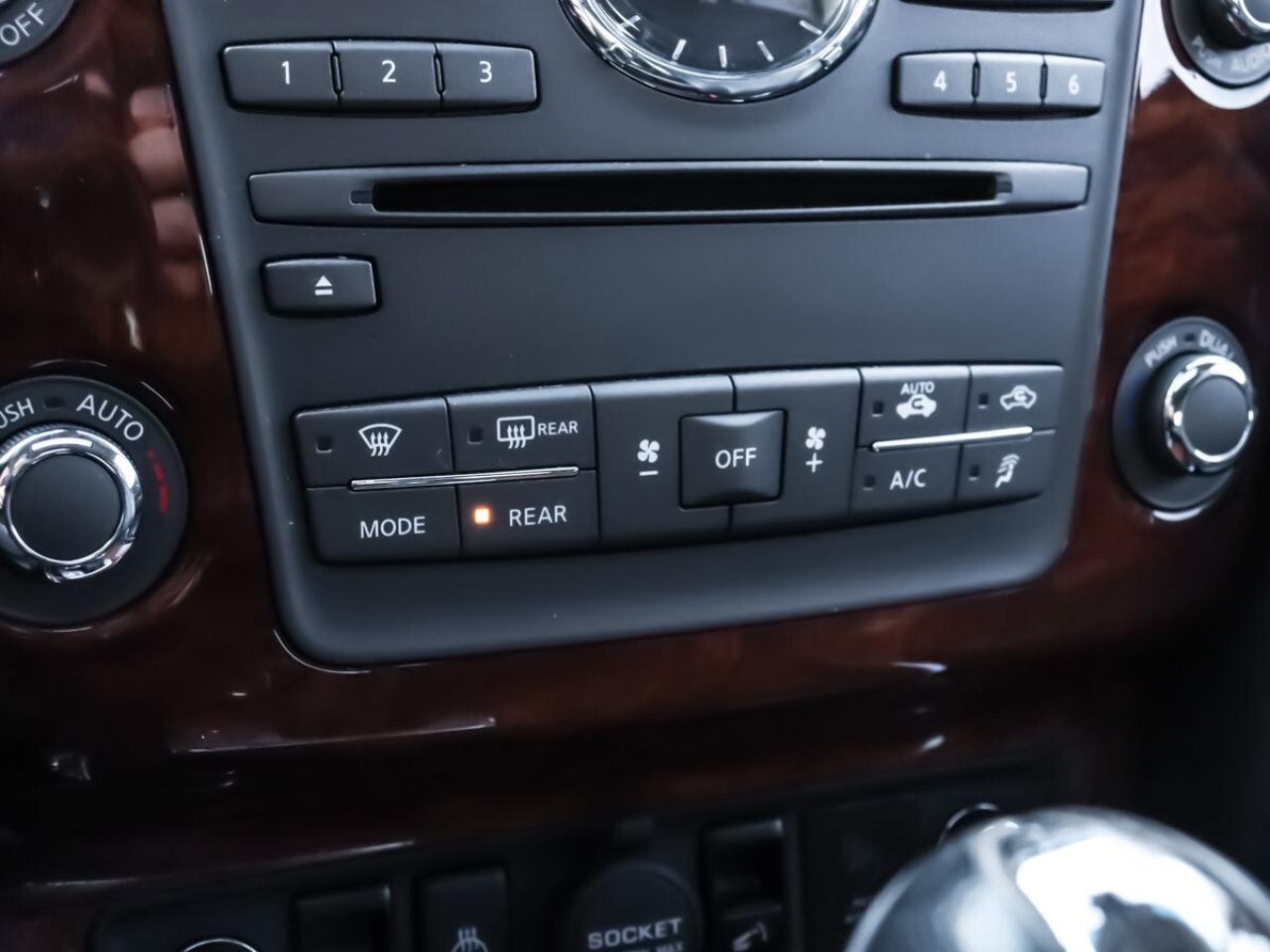 2015 Infiniti QX80 4WD 7-Passenger Photo