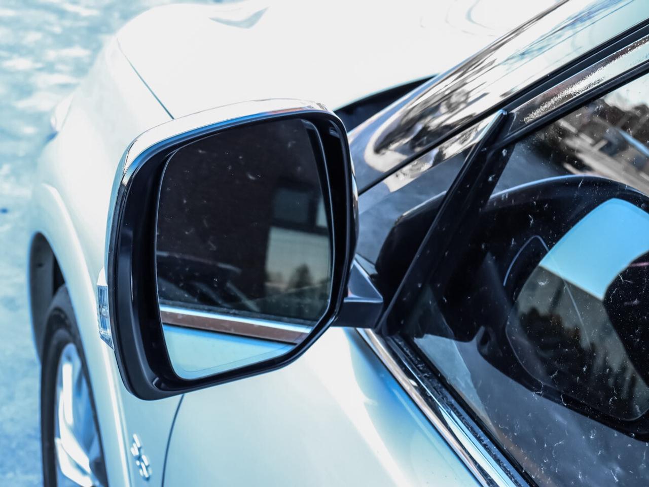 2015 Infiniti QX80 4WD Photo