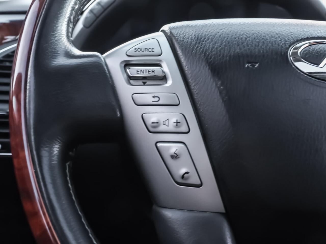 2015 Infiniti QX80 4WD Photo