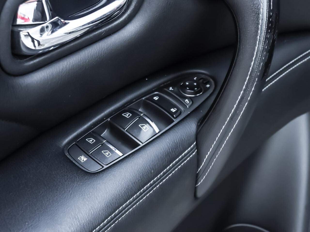 2015 Infiniti QX80 4WD Photo