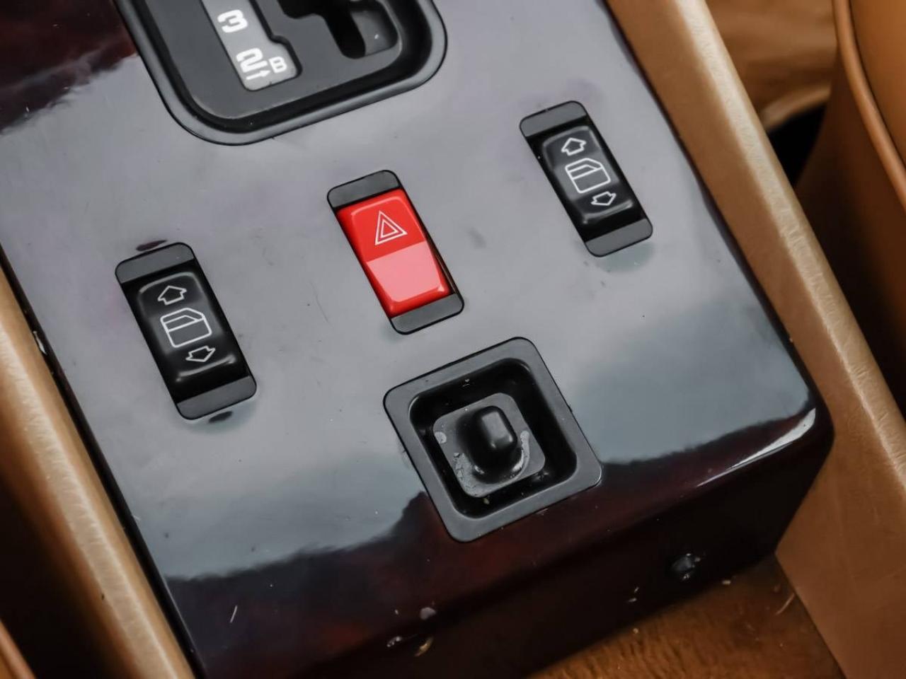 1988 Mercedes-Benz 560 Series 2dr Roadster 560SL Photo