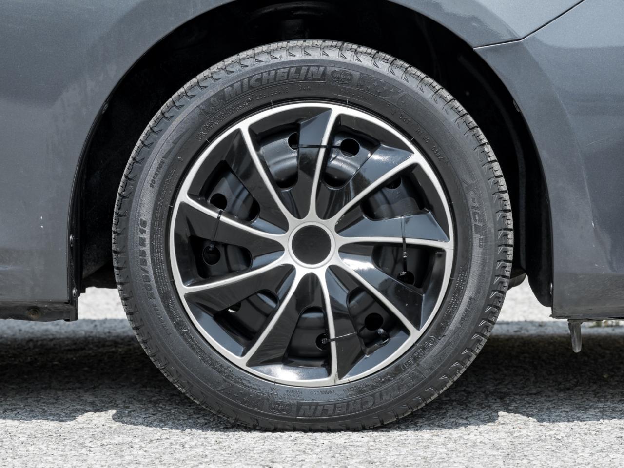 2014 Mazda MAZDA3 GT-SKY Photo3