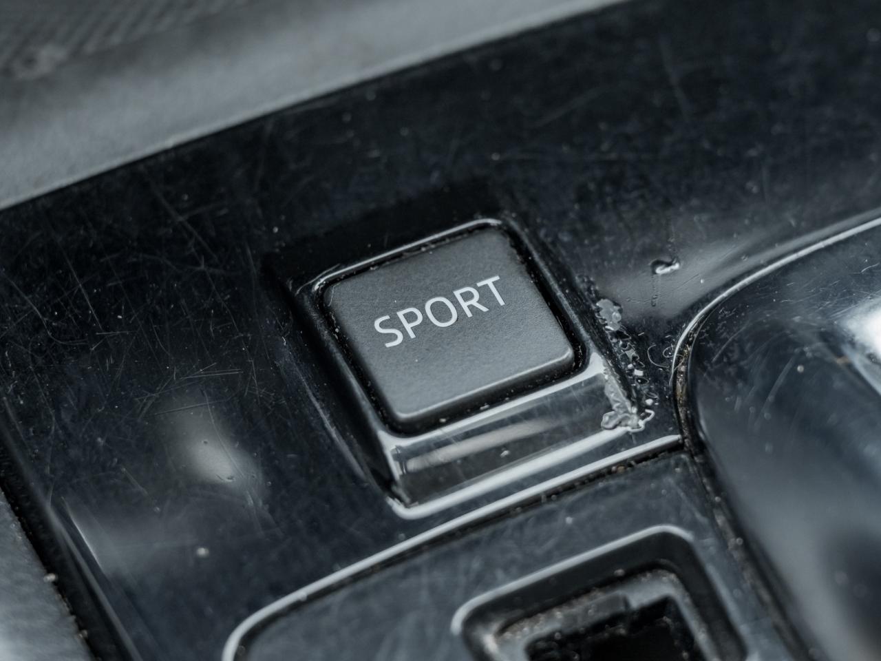 2014 Mazda MAZDA3 GT-SKY Photo