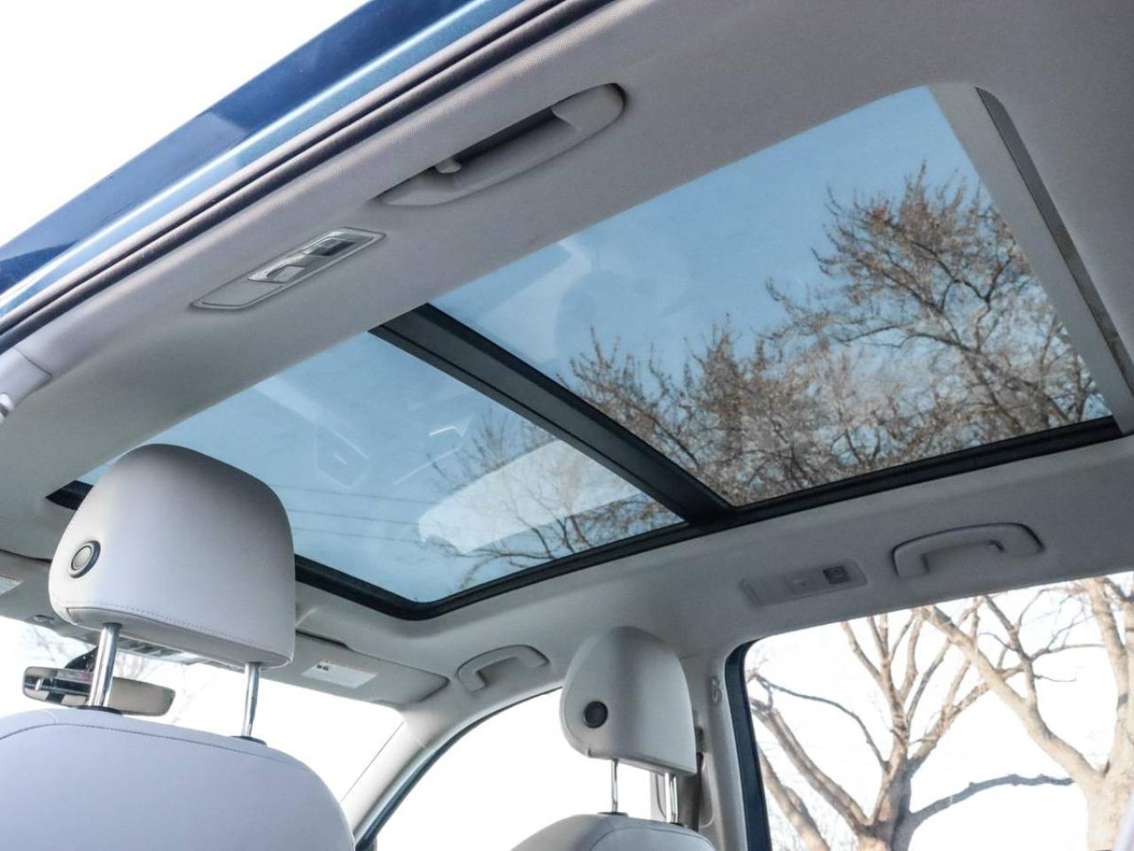 2018 Volkswagen Tiguan Comfortline AWD -Pano Roof-Dealer Serviced-NO Acci Photo