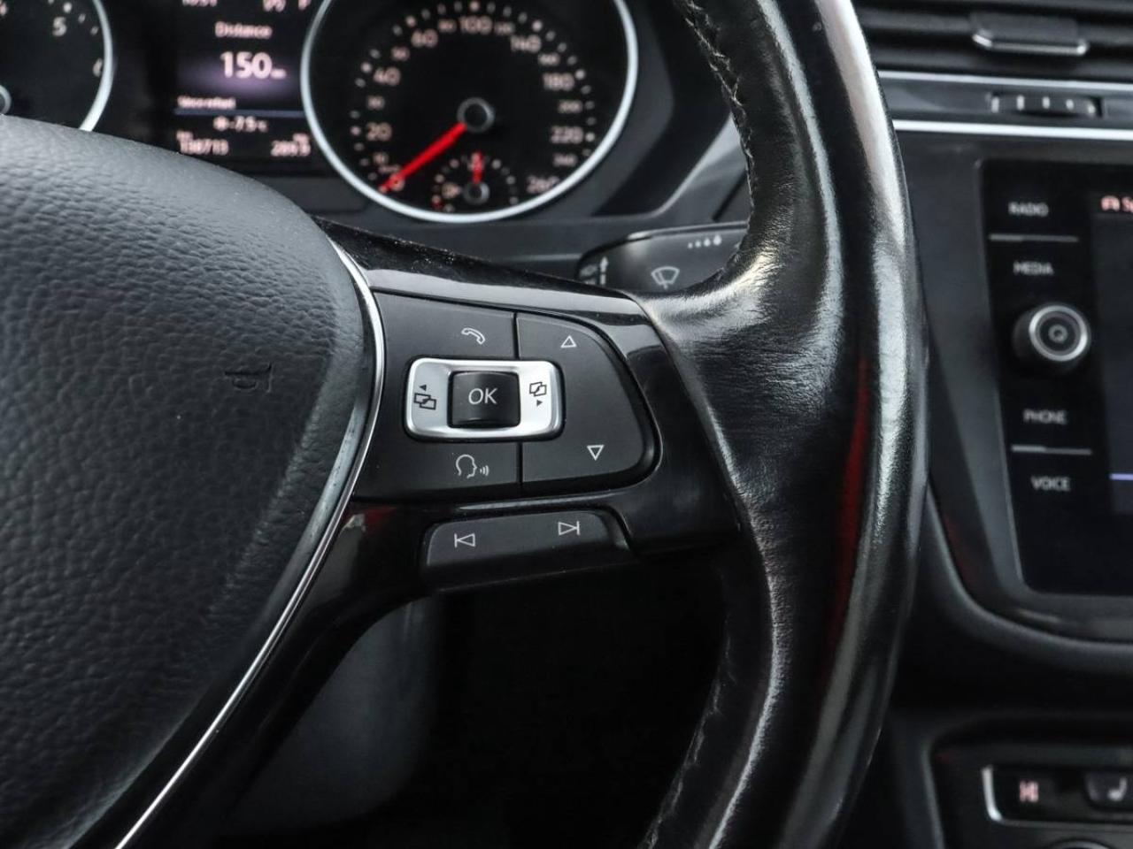 2018 Volkswagen Tiguan Comfortline AWD -Pano Roof-Dealer Serviced-NO Acci Photo