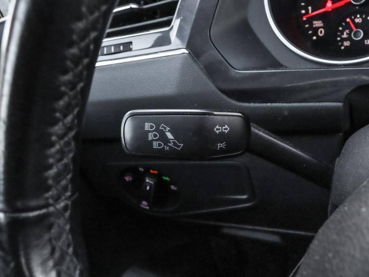 2018 Volkswagen Tiguan Comfortline AWD -Pano Roof-Dealer Serviced-NO Acci Photo