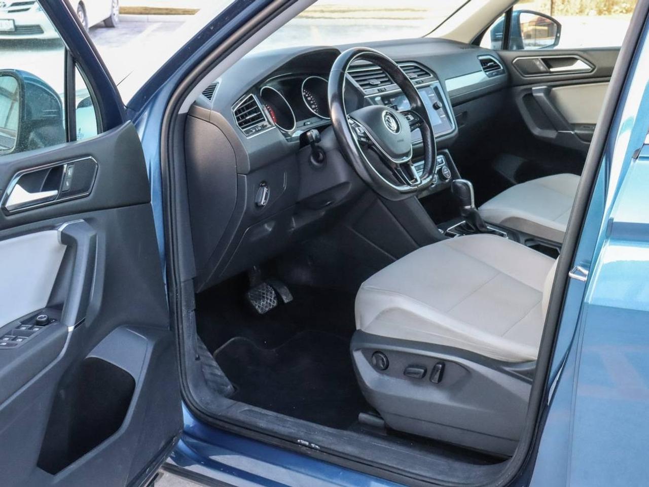 2018 Volkswagen Tiguan Comfortline AWD -Pano Roof-Dealer Serviced-NO Acci Photo