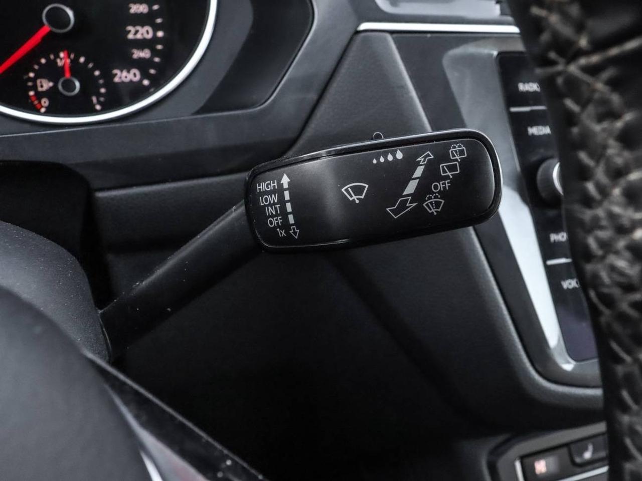 2018 Volkswagen Tiguan Comfortline AWD -Pano Roof-Dealer Serviced-NO Acci Photo