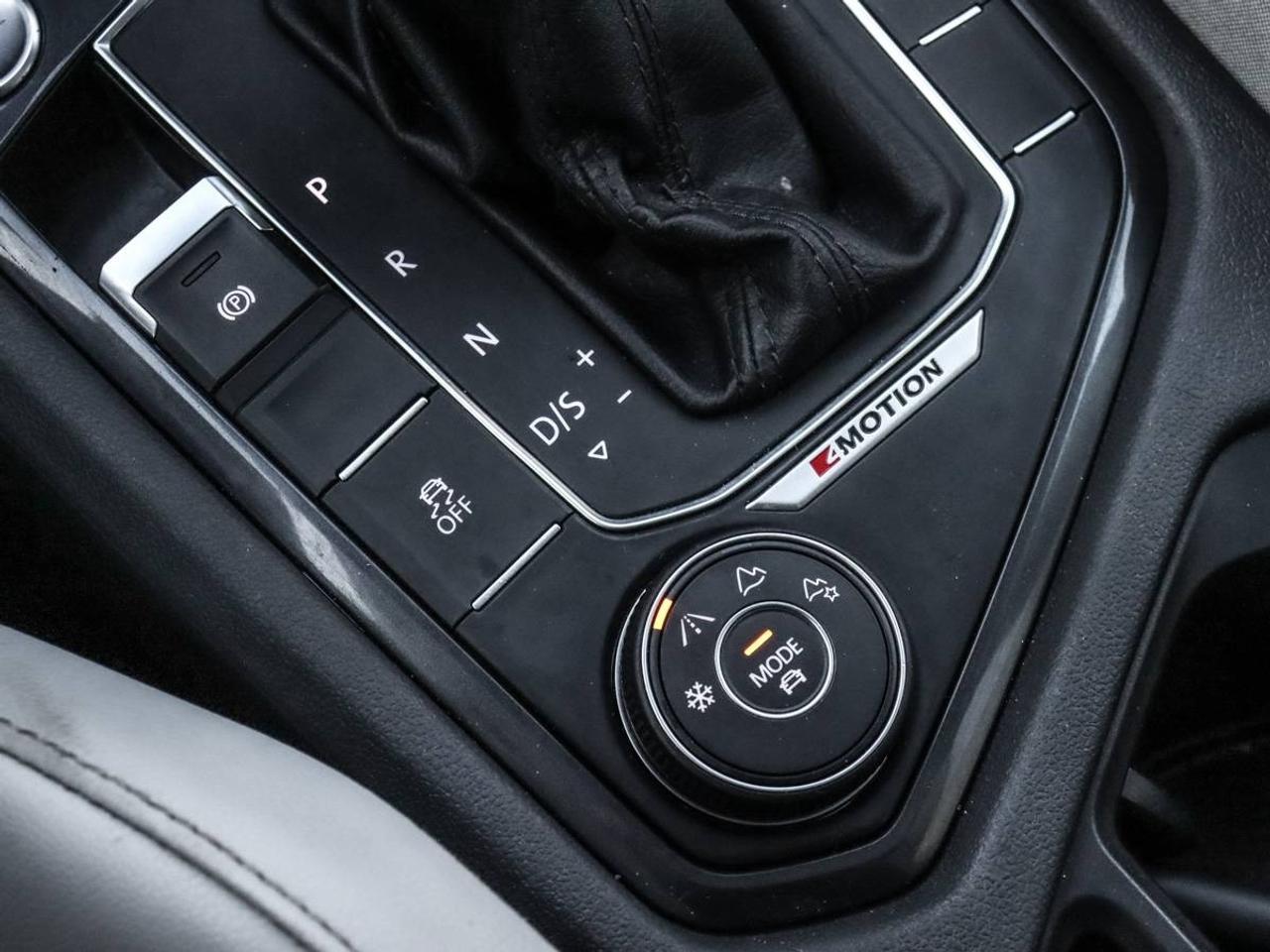 2018 Volkswagen Tiguan Comfortline AWD -Pano Roof-Dealer Serviced-NO Acci Photo