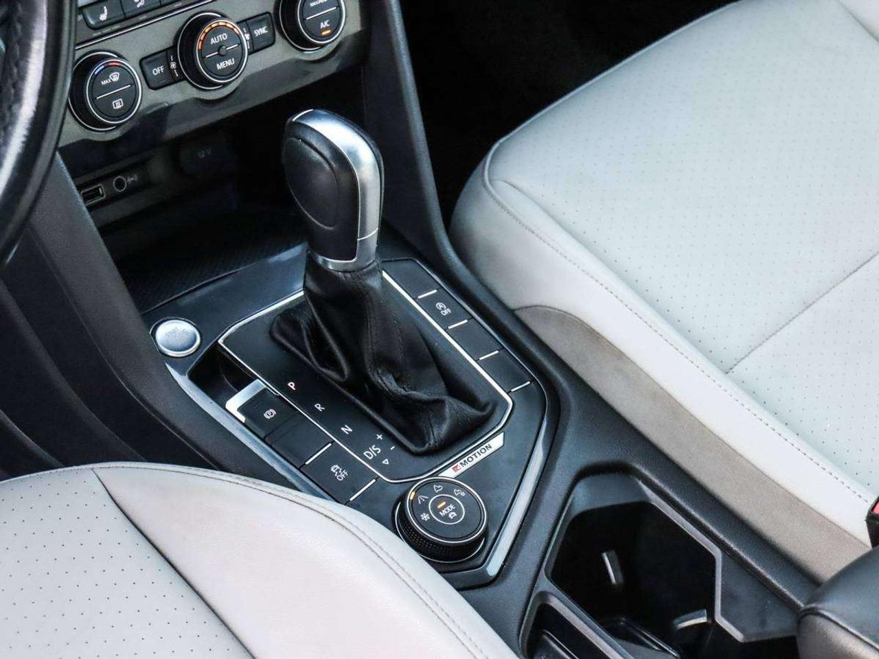 2018 Volkswagen Tiguan Comfortline AWD -Pano Roof-Dealer Serviced-NO Accidents-Heated Seats Photo