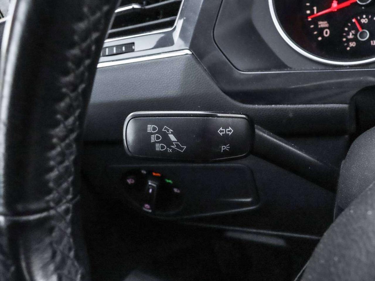 2018 Volkswagen Tiguan Comfortline AWD -Pano Roof-Dealer Serviced-NO Accidents-Heated Seats Photo