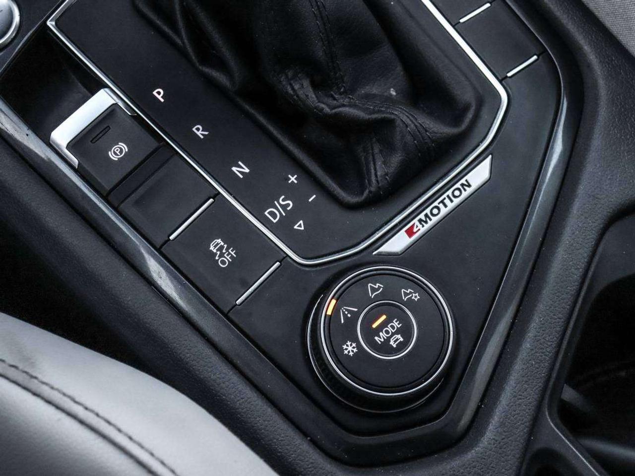 2018 Volkswagen Tiguan Comfortline AWD -Pano Roof-Dealer Serviced-NO Accidents-Heated Seats Photo