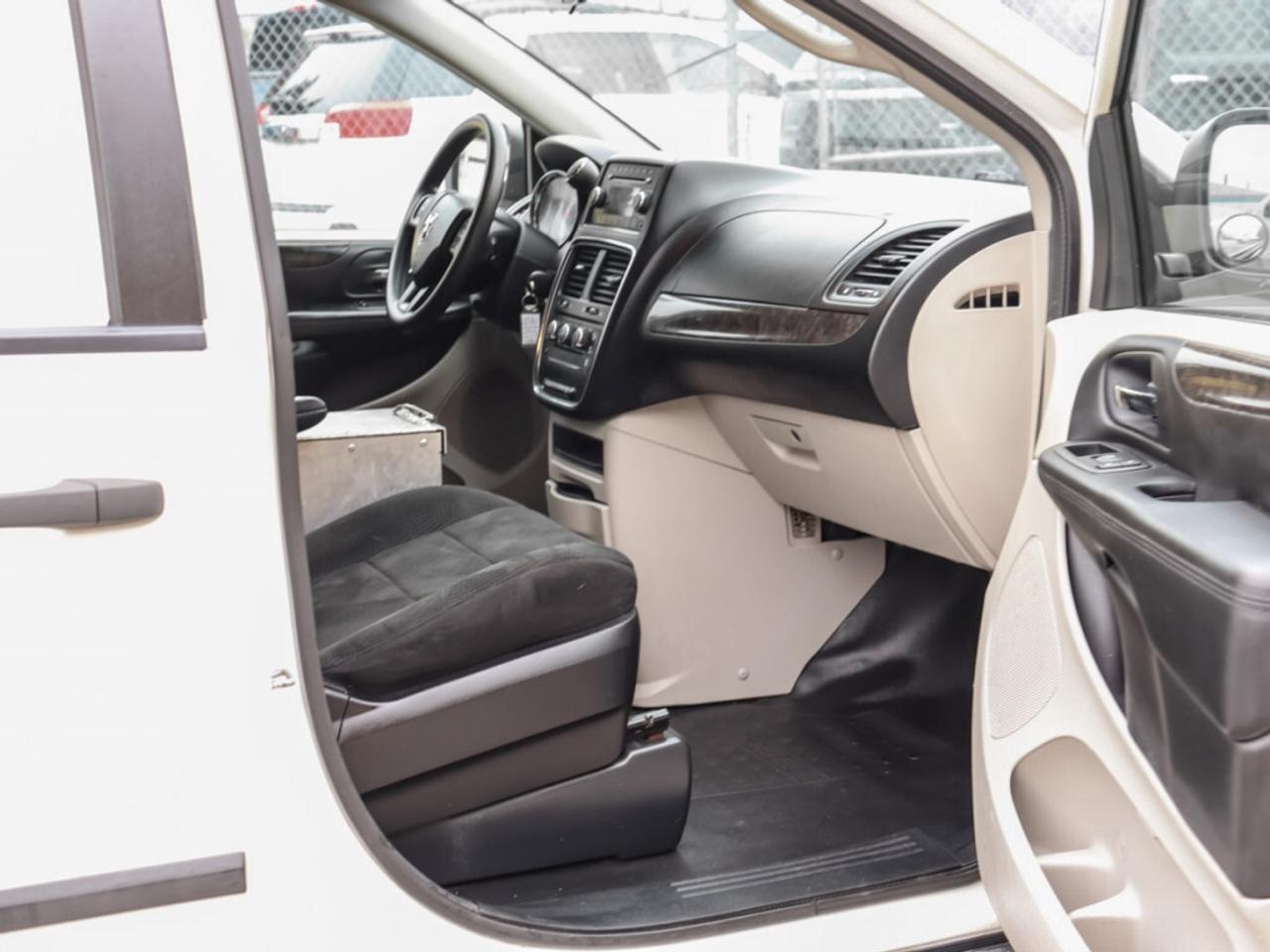 2011 Dodge Grand Caravan 119 WB cargo Photo