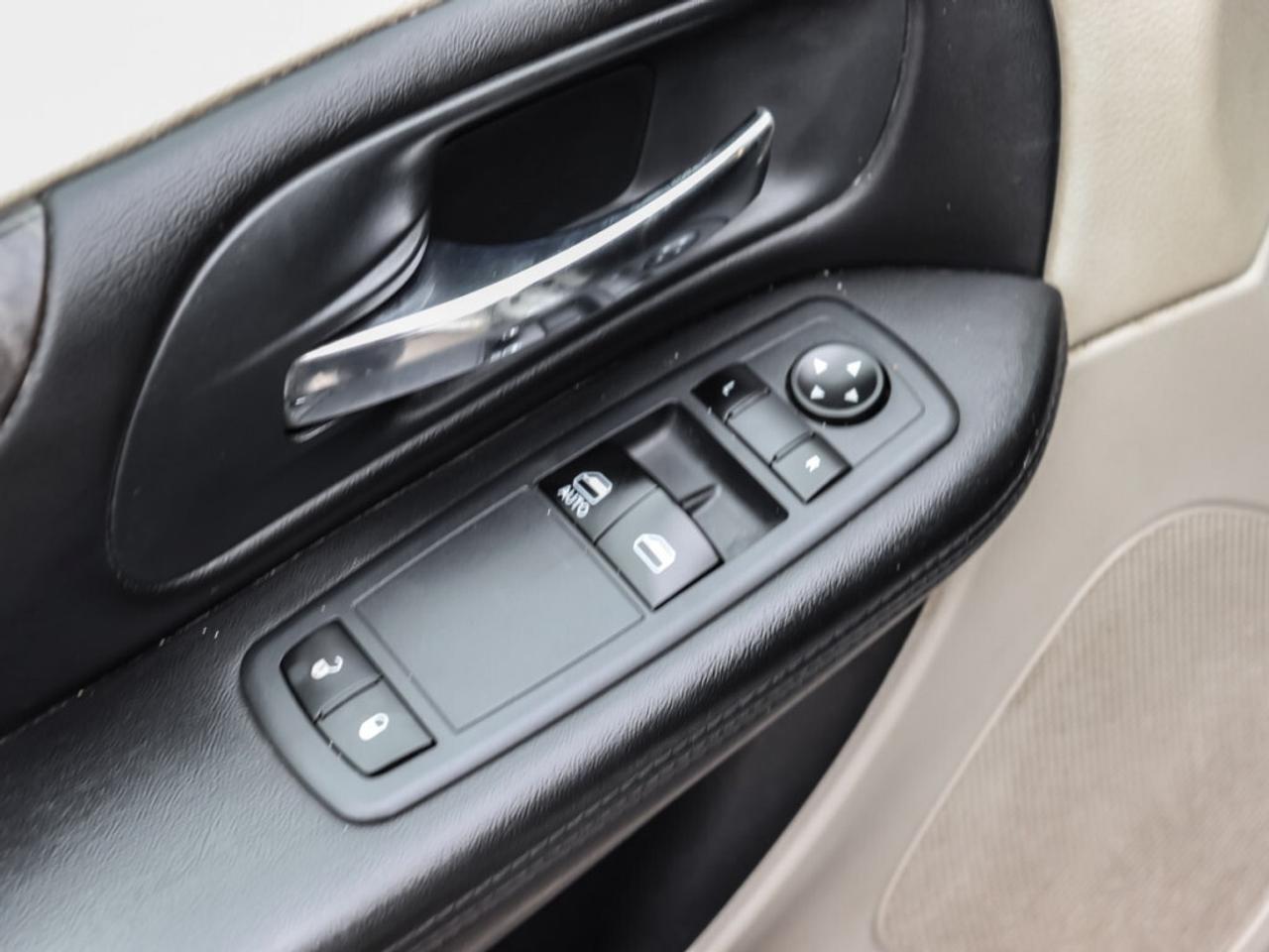 2011 Dodge Grand Caravan 119 WB cargo Photo