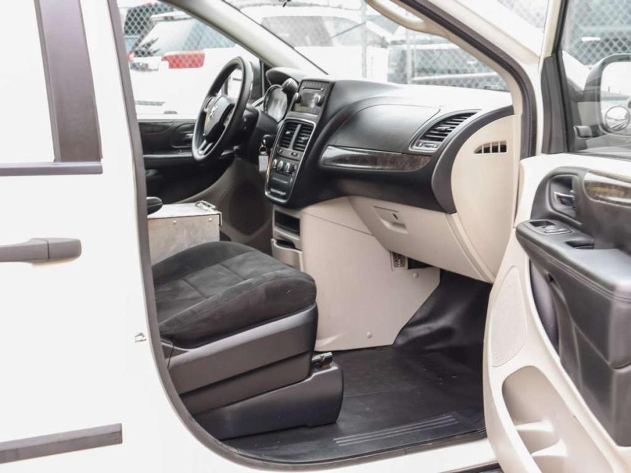 2011 Dodge Grand Caravan 119 WB cargo Photo