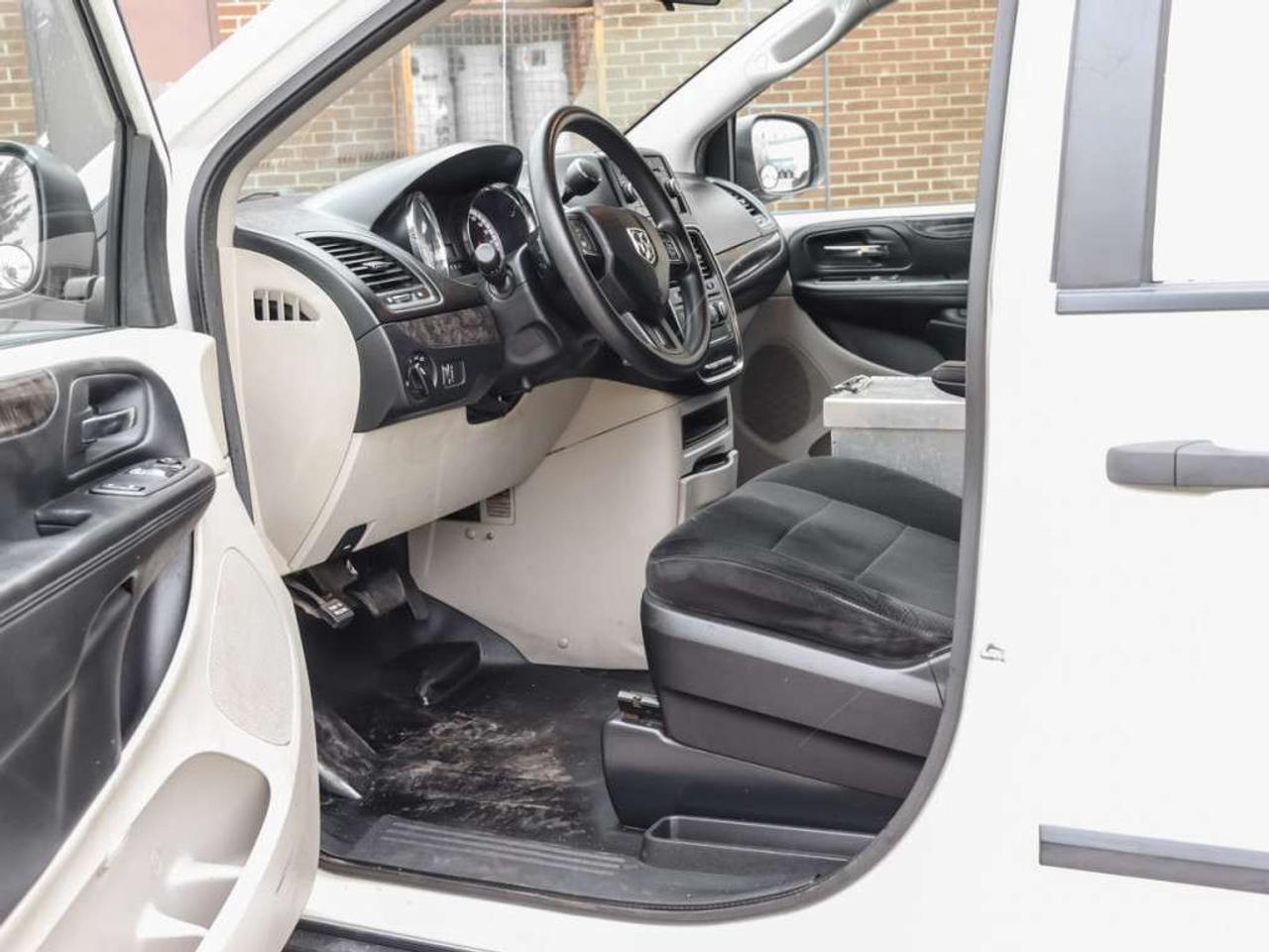 2011 Dodge Grand Caravan 119 WB cargo Photo