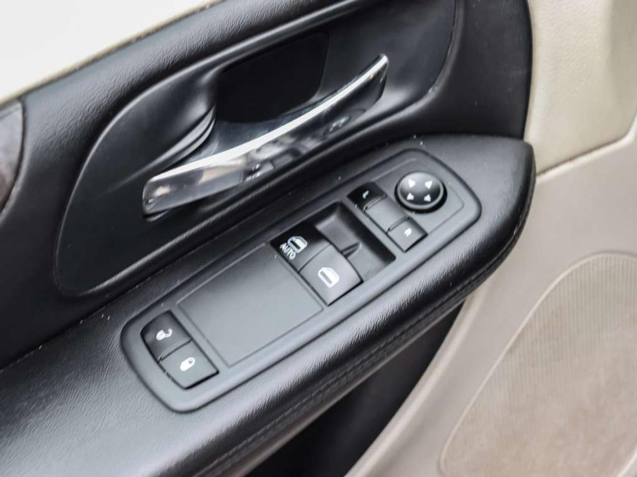 2011 Dodge Grand Caravan 119 WB cargo Photo