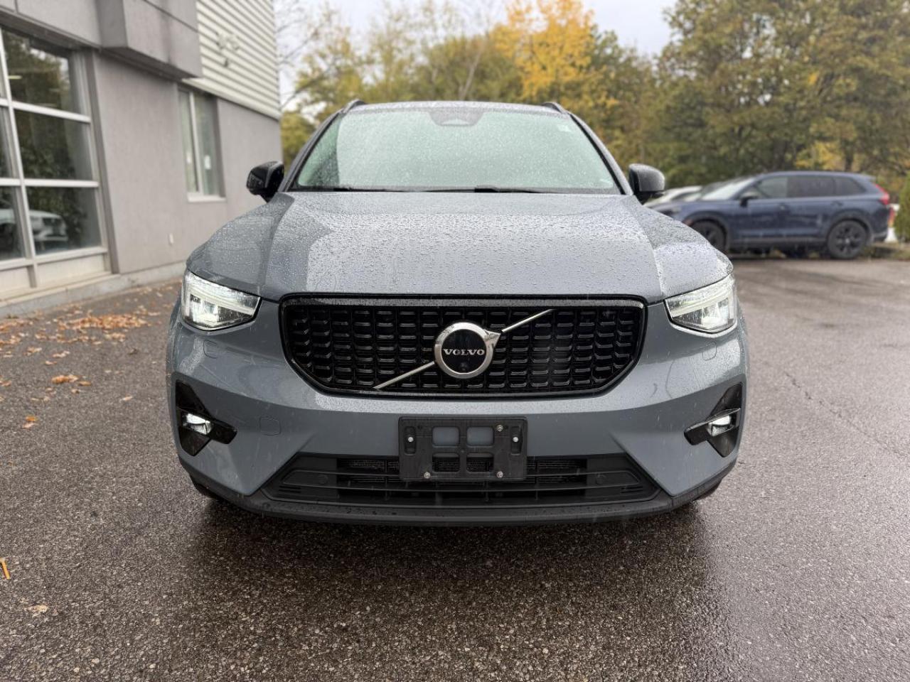 2023 Volvo XC40 B5 AWD Plus Dark Theme Photo2