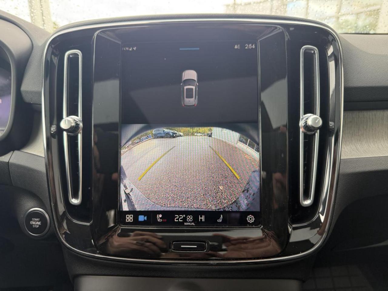 2023 Volvo XC40 B5 AWD Plus Dark Theme Photo