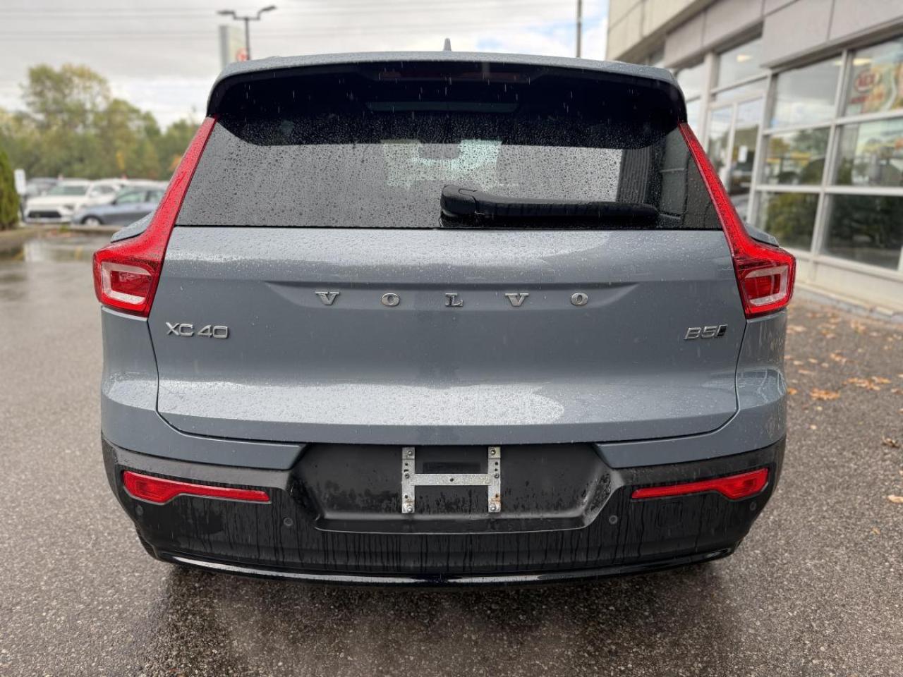 2023 Volvo XC40 B5 AWD Plus Dark Theme Photo