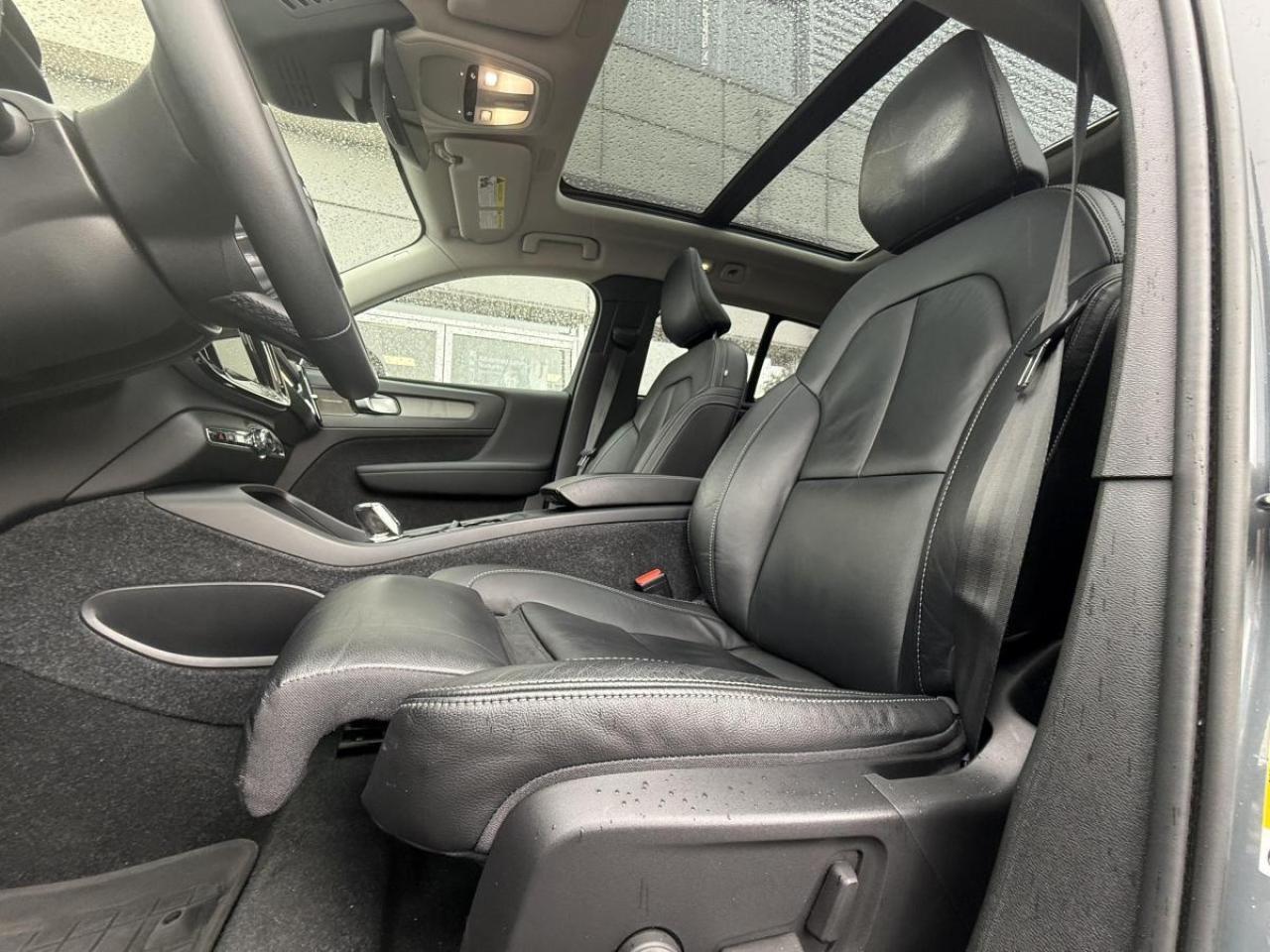 2023 Volvo XC40 B5 AWD Plus Dark Theme Photo