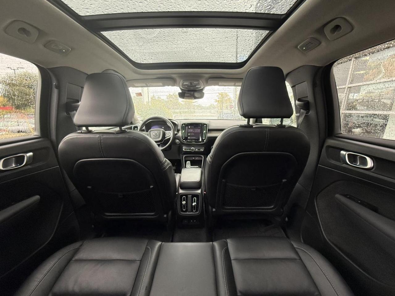 2023 Volvo XC40 B5 AWD Plus Dark Theme Photo