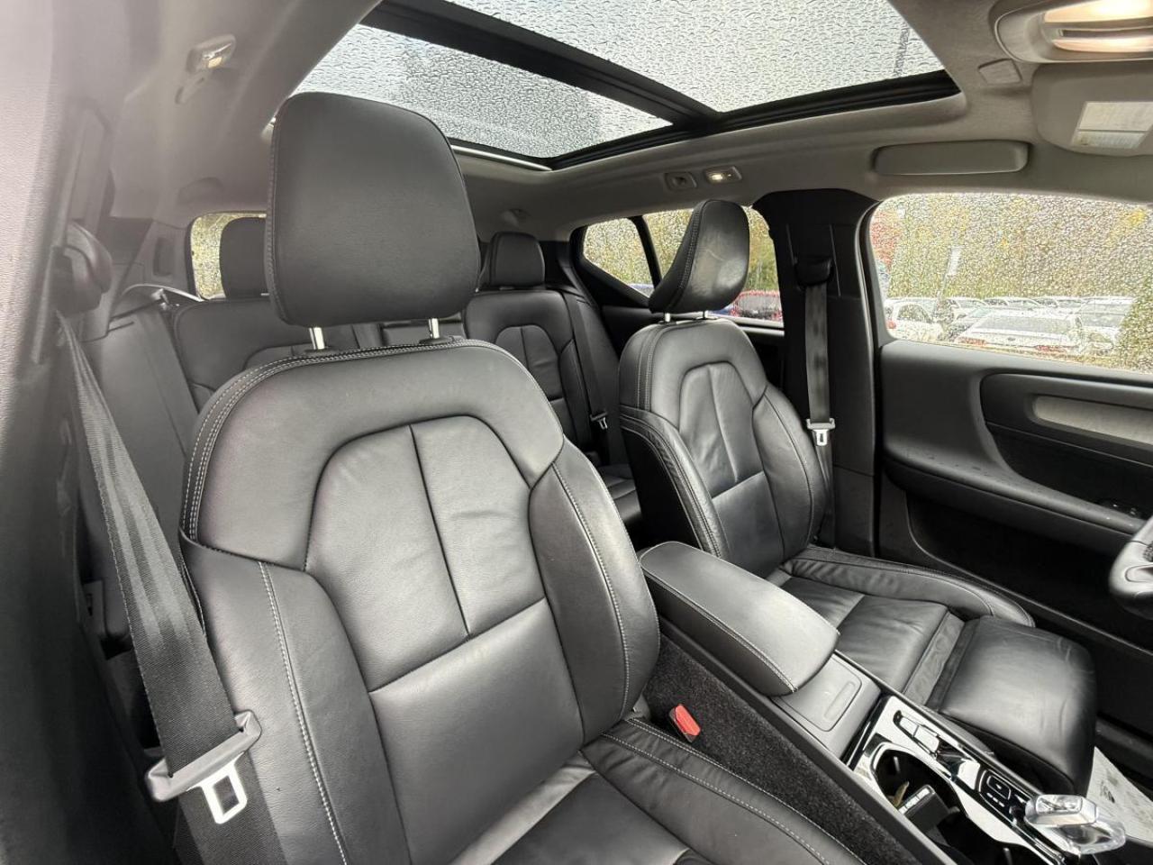 2023 Volvo XC40 B5 AWD Plus Dark Theme Photo