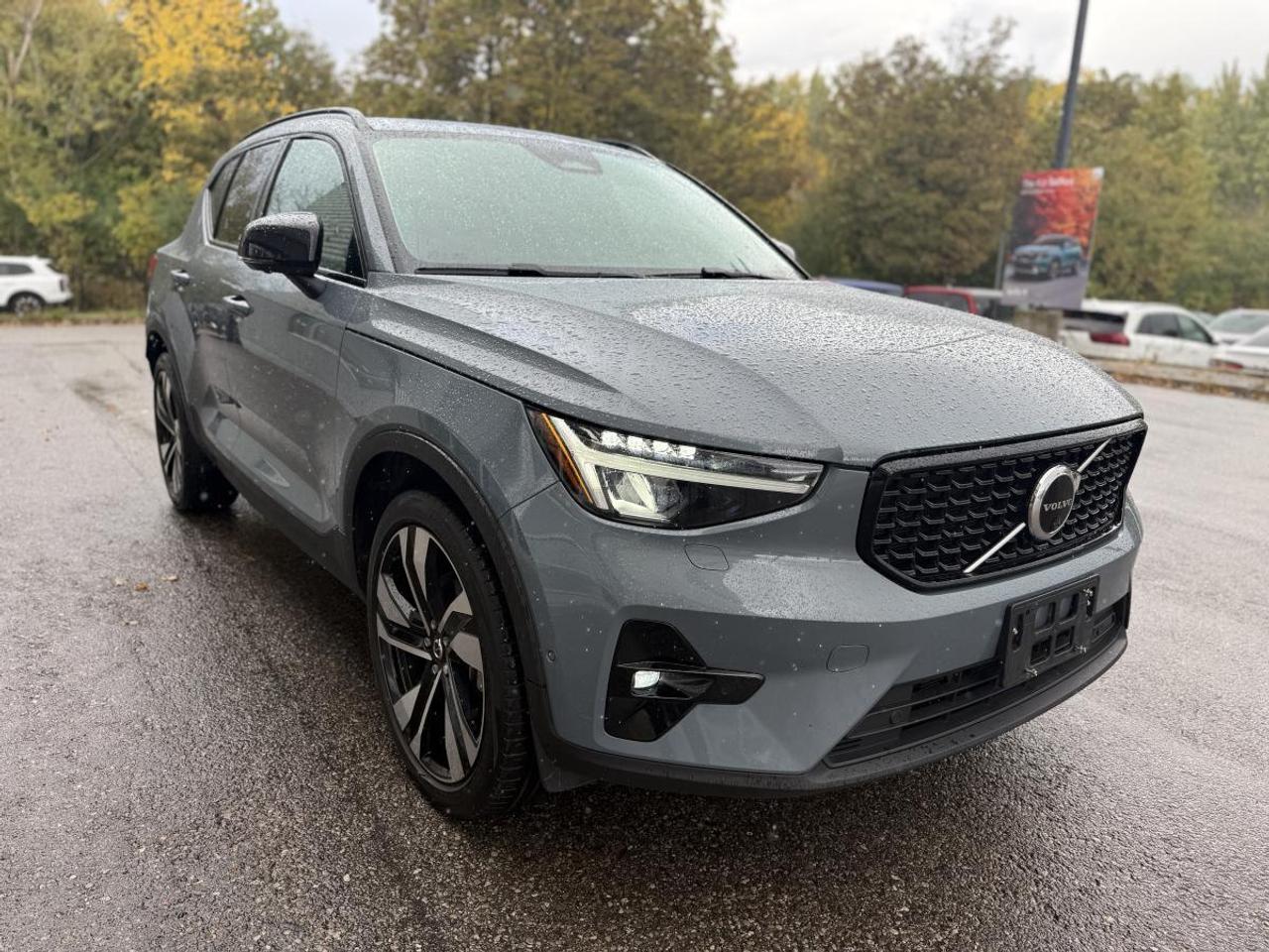 2023 Volvo XC40 B5 AWD Plus Dark Theme Photo