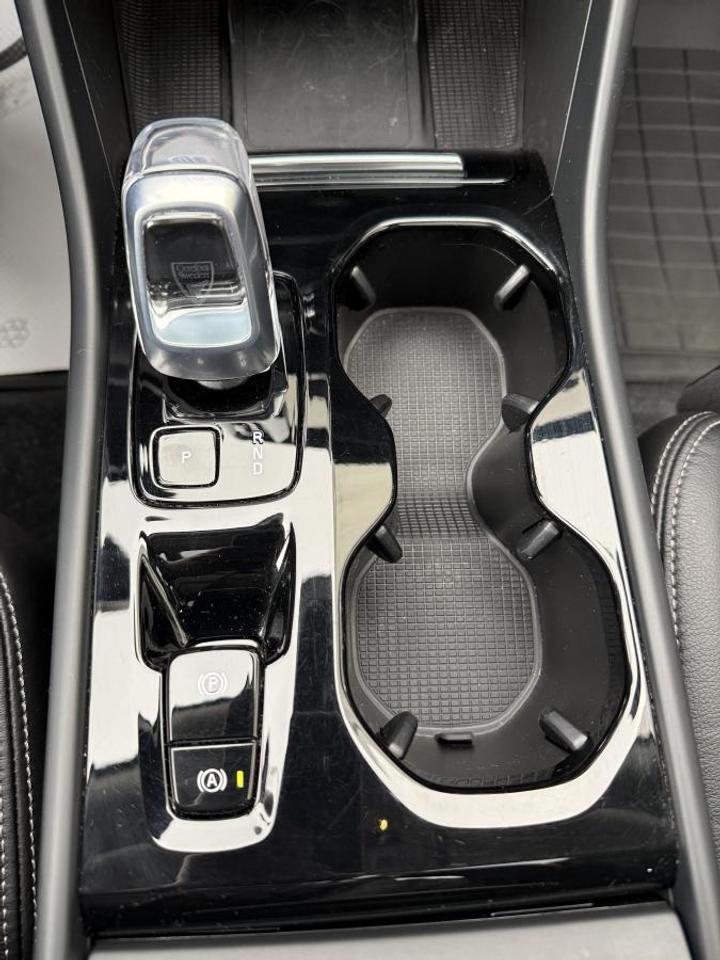 2023 Volvo XC40 B5 AWD Plus Dark Theme Photo