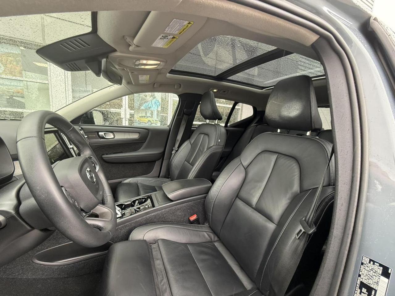 2023 Volvo XC40 B5 AWD Plus Dark Theme Photo