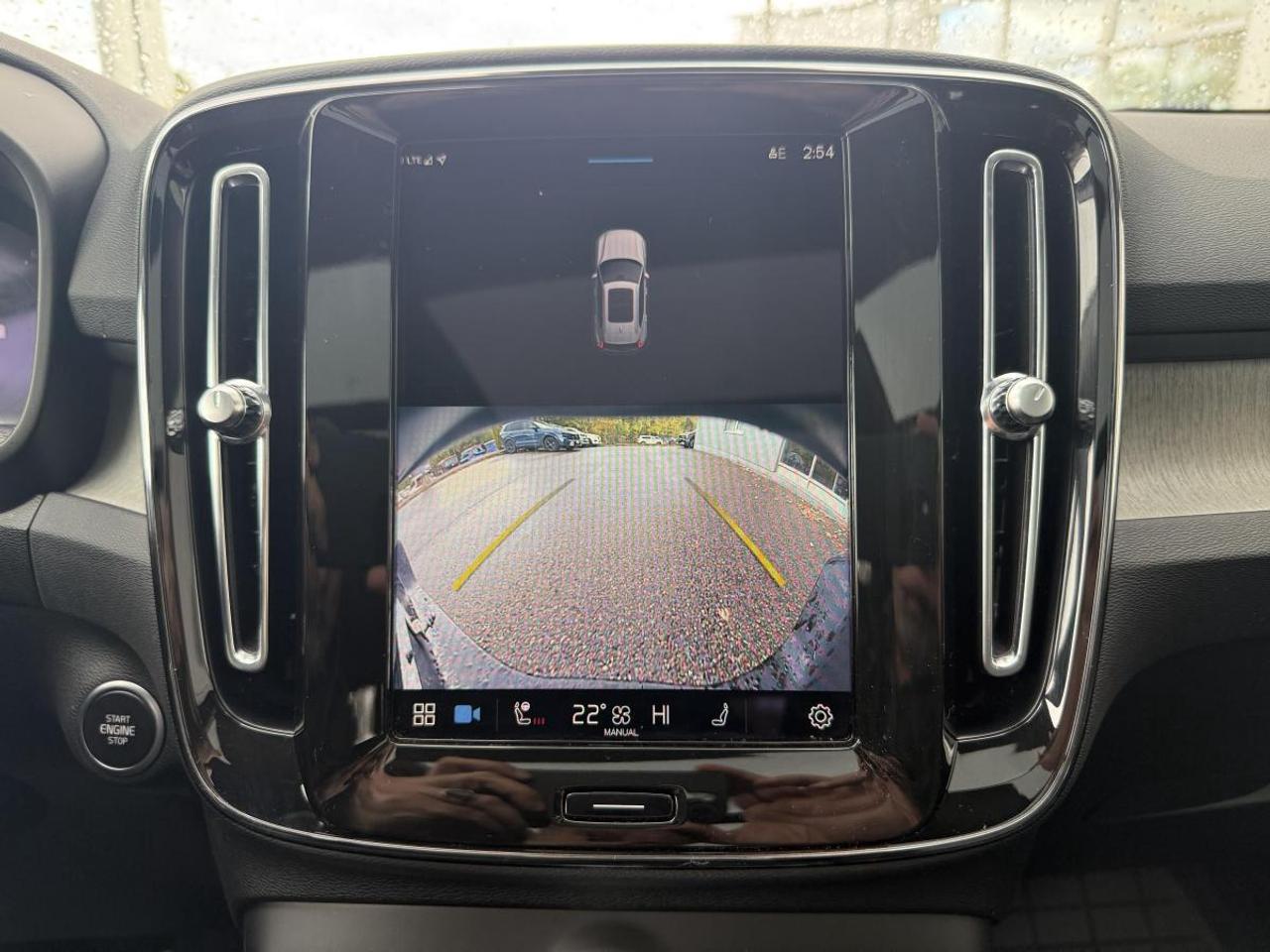 2023 Volvo XC40 B5 AWD Plus Dark Theme Photo