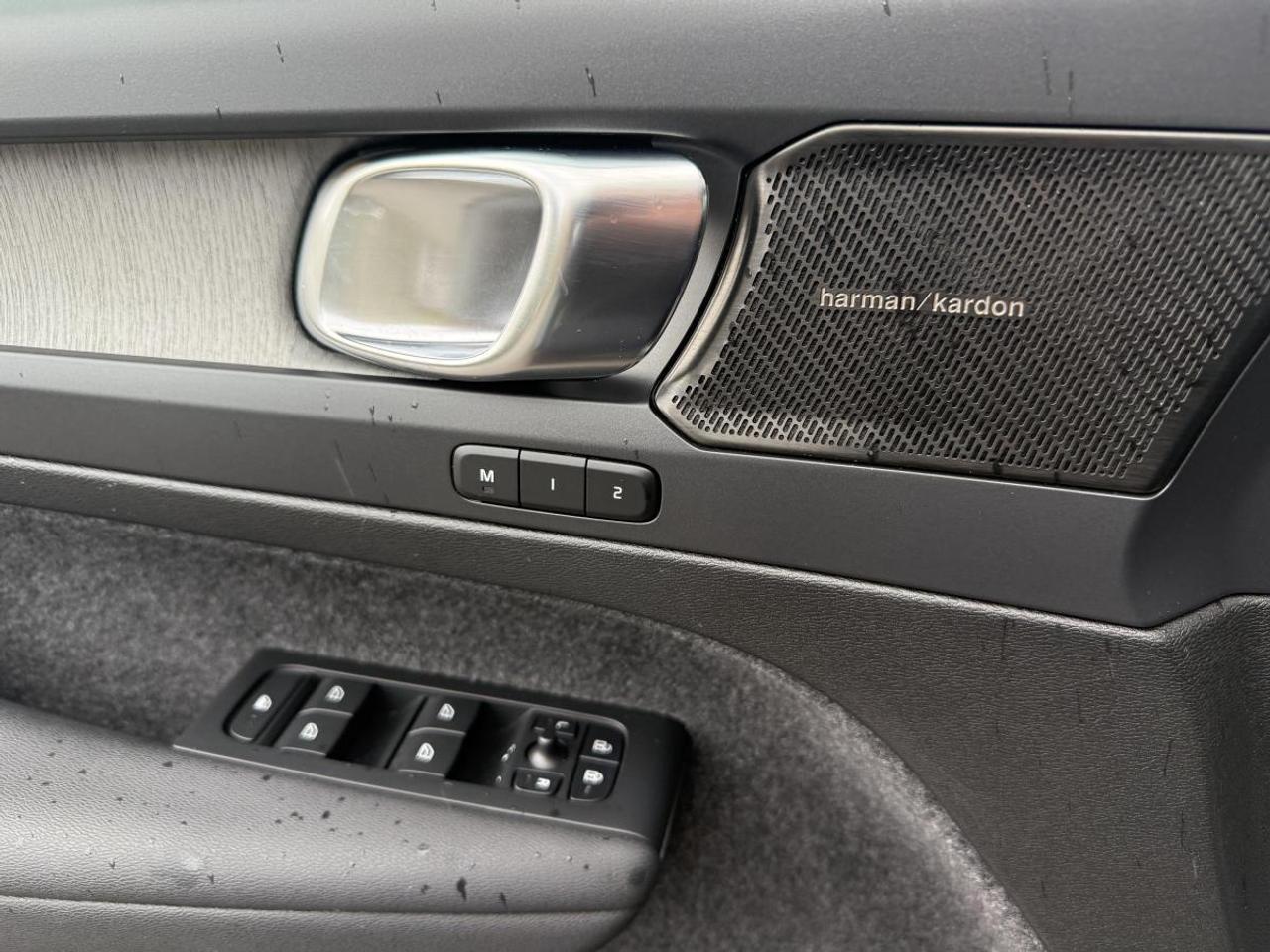 2023 Volvo XC40 B5 AWD Plus Dark Theme Photo