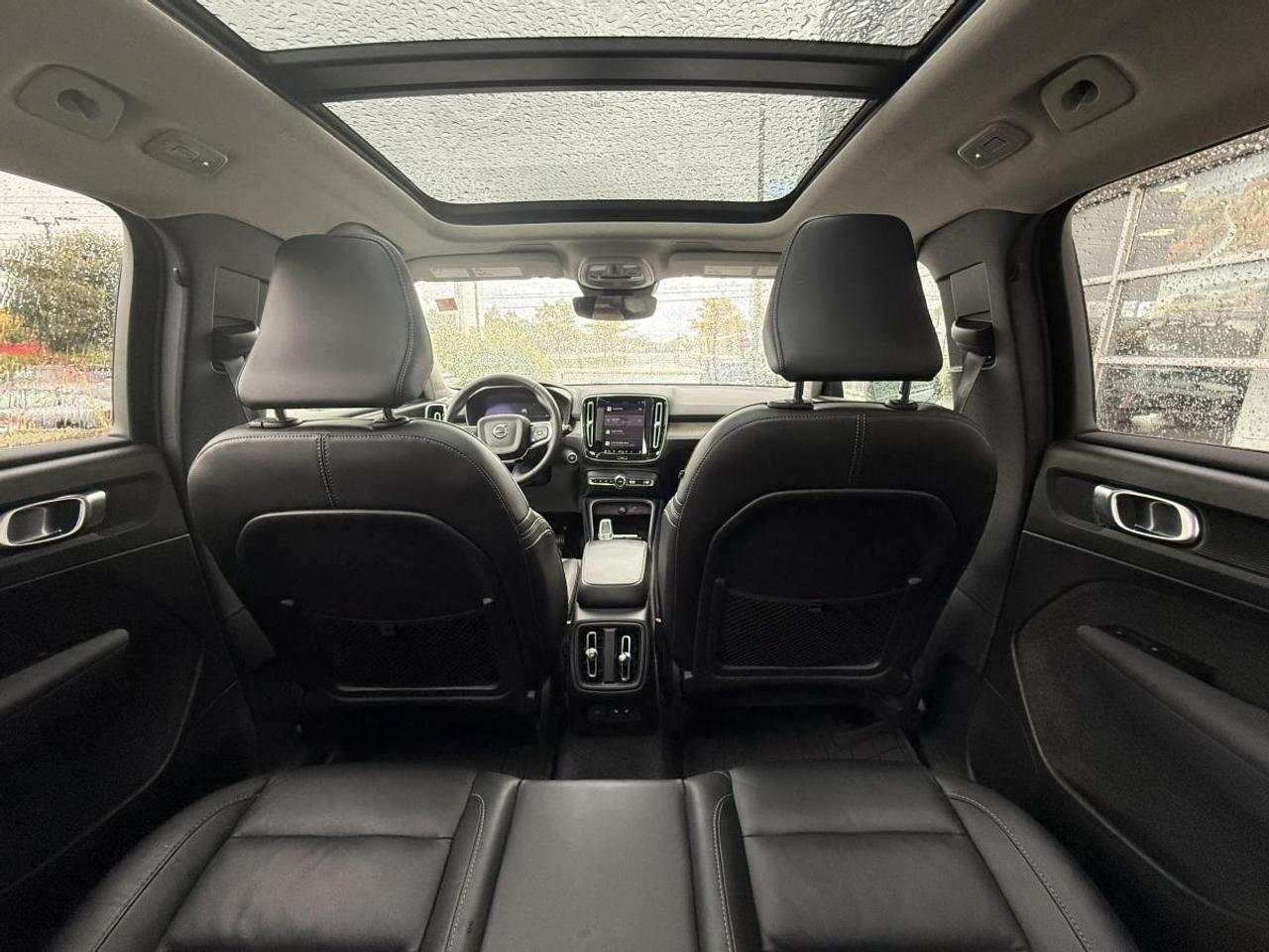 2023 Volvo XC40 B5 AWD Plus Dark Theme Photo